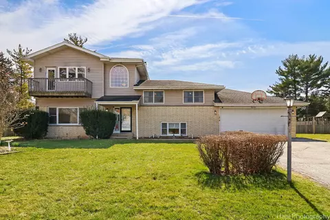 26197 W Hickory Ln, Ingleside, IL 60041