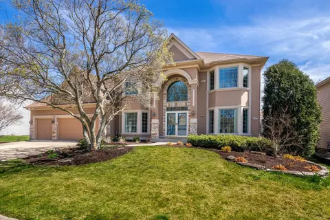 208 Millcreek Ln, Naperville, IL 60540