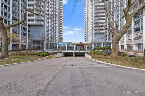 4250 N Marine Dr #1028, Chicago, IL 60613