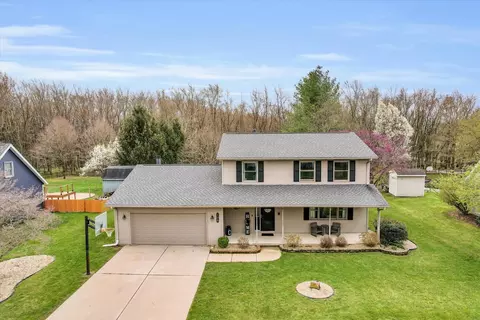 105 E Fawn Dr, Mahomet, IL 61853