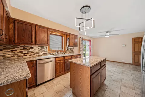 Kitchen - 183 Wilcox Dr, Bartlett, IL 60103 photo 2 of 3