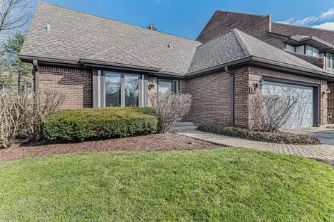 10 Phillippi Creek Dr, Elgin, IL 60120