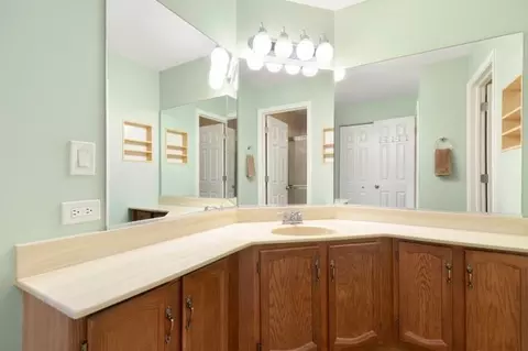 Bath - 1606 Brittany Ct #A-2, Wheeling, IL 60090 photo 1 of 3