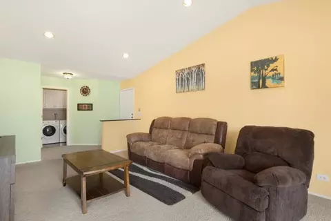 Living - 1606 Brittany Ct #A-2, Wheeling, IL 60090 photo 2 of 4