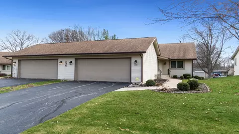 5841 Elaine Dr, Rockford, IL 61108