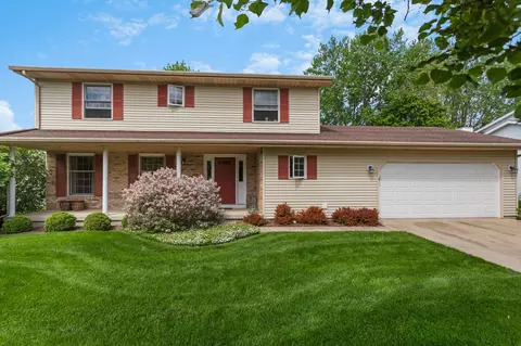 805 Vista Dr, Savoy, IL 61874