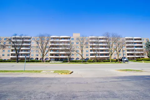 6400 N Cicero Ave #317, Lincolnwood, IL 60712