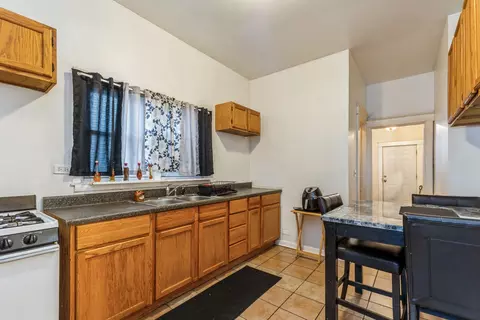 8043 S Coles Ave, Chicago, IL 60617 photo 5