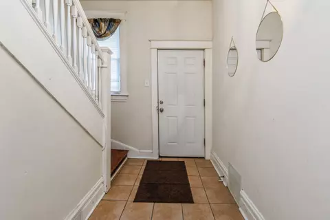 8043 S Coles Ave, Chicago, IL 60617 photo 2