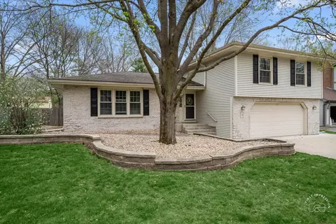 3 Bridgeport Ln, Geneva, IL 60134
