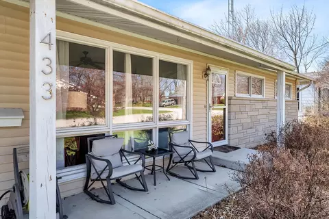 433 Johnson Ave, Morris, IL 60450 photo 2