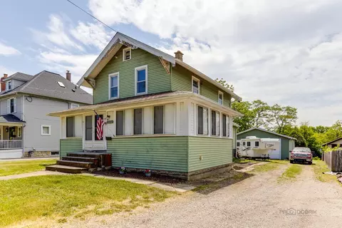 61 Park Ave, Lake Zurich, IL 60047
