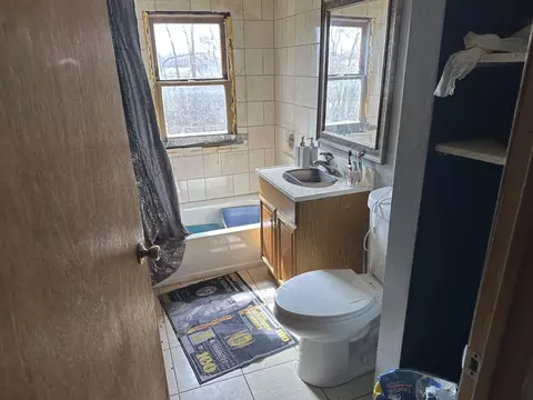 Bath - 3745 W 157th St, Markham, IL 60428 photo 2 of 2