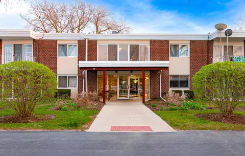 127 N Wolf Rd #69B, Wheeling, IL 60090