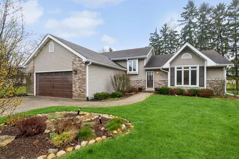 965 Greta Ave, Woodstock, IL 60098