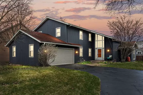 2660 Sun Valley Rd, Lisle, IL 60532