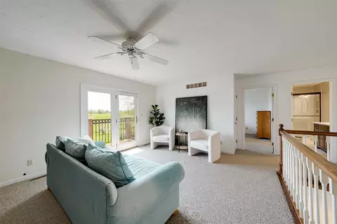 Living - 907 Ironwood Cc Dr, Normal, IL 61761 photo 5 of 7