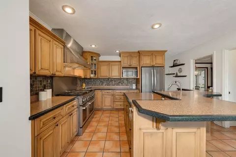 Kitchen - 907 Ironwood Cc Dr, Normal, IL 61761 photo 3 of 6