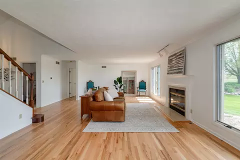 Living - 907 Ironwood Cc Dr, Normal, IL 61761 photo 3 of 7