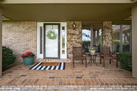 Exterior - 907 Ironwood Cc Dr, Normal, IL 61761 photo 5 of 19