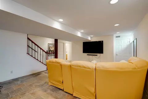 Living - 907 Ironwood Cc Dr, Normal, IL 61761 photo 7 of 7