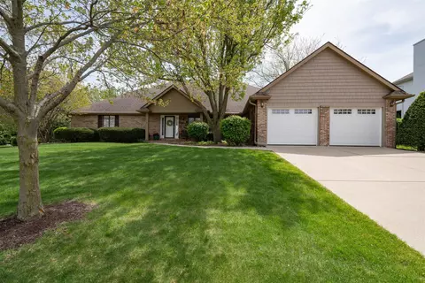 907 Ironwood Cc Dr, Normal, IL 61761