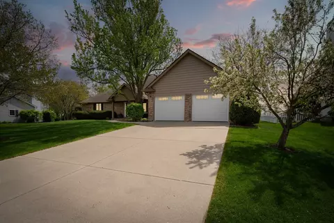 Exterior - 907 Ironwood Cc Dr, Normal, IL 61761 photo 2 of 19