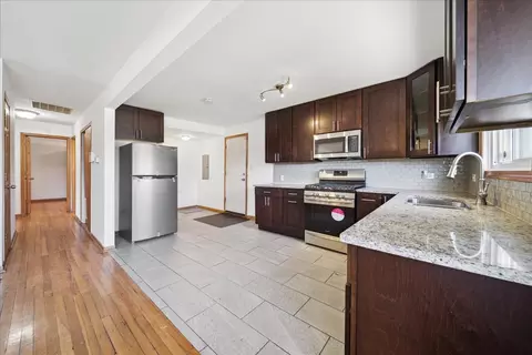 Kitchen - 16154 Hermitage Ave, Markham, IL 60428 photo 3 of 4