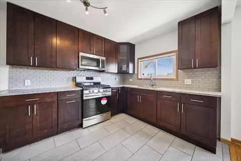 Kitchen - 16154 Hermitage Ave, Markham, IL 60428 photo 2 of 4