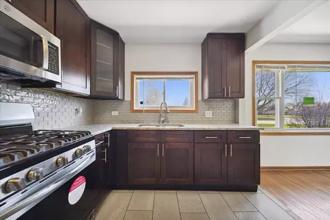 Kitchen - 16154 Hermitage Ave, Markham, IL 60428 photo 4 of 4