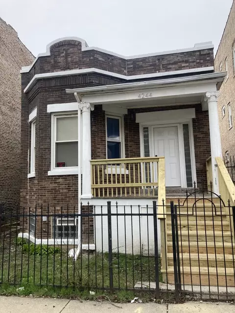 4244 W Adams St, Chicago, IL 60624