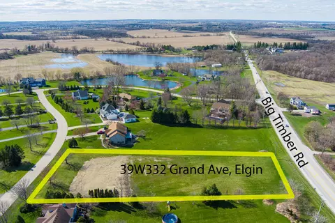 39 W332 Grand Ave, Elgin, IL 60124 photo 4