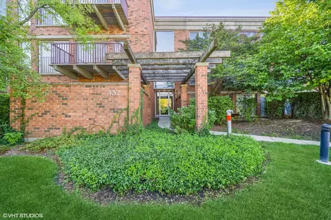 432 Kelburn Rd #123, Deerfield, IL 60015