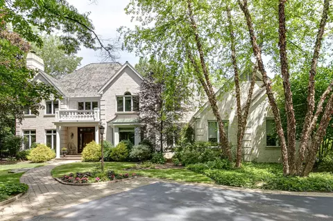 10 Briarwood Ln, Lincolnshire, IL 60069