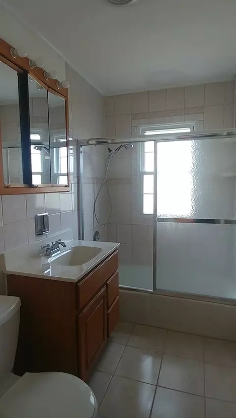 648 Greenview Ave, Des Plaines, IL 60016 photo 4