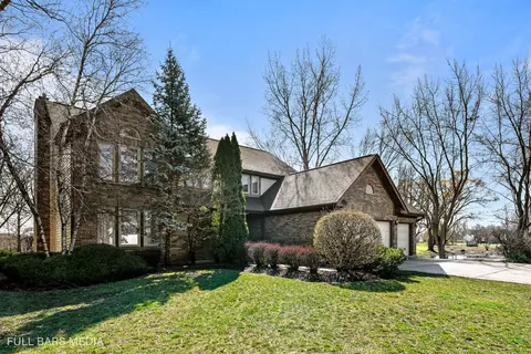 Exterior - 535 Denoyer Trl, Wheeling, IL 60090 photo 2 of 5