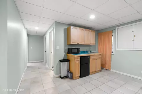 Kitchen - 535 Denoyer Trl, Wheeling, IL 60090 photo 4 of 4