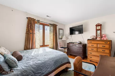 Bedroom - 535 Denoyer Trl, Wheeling, IL 60090 photo 4 of 7