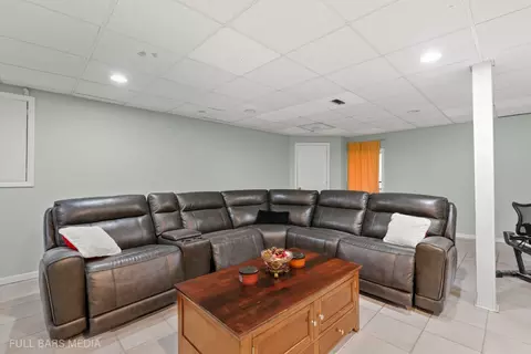 Living - 535 Denoyer Trl, Wheeling, IL 60090 photo 8 of 10