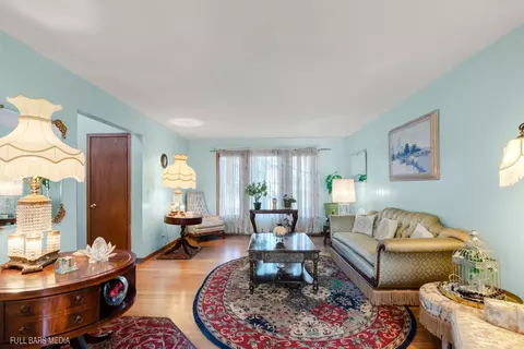 Living - 535 Denoyer Trl, Wheeling, IL 60090 photo 3 of 10