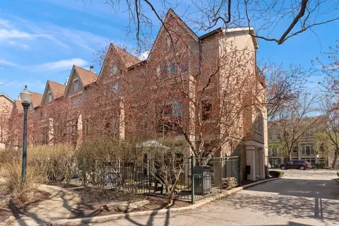 2728 N Janssen Ave #A, Chicago, IL 60614