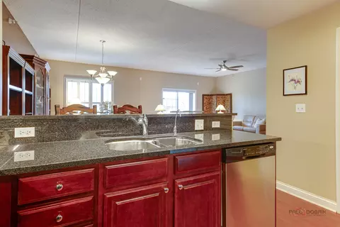 Kitchen - 153 Pointe Dr #108, Northbrook, IL 60062 photo 3 of 3
