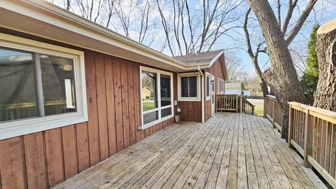 Exterior - 520 James Ct, Algonquin, IL 60102 photo 5 of 5