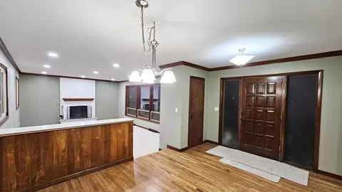 Kitchen - 520 James Ct, Algonquin, IL 60102 photo 1 of 3