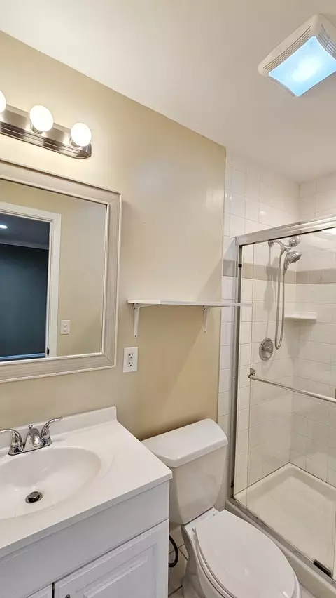 Bath - 520 James Ct, Algonquin, IL 60102 photo 4 of 4