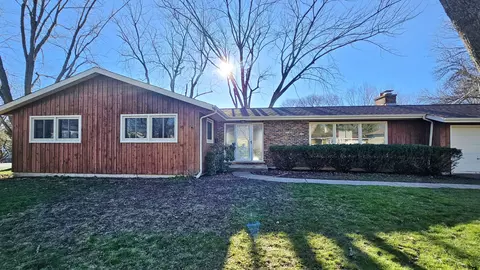 Exterior - 520 James Ct, Algonquin, IL 60102 photo 2 of 5