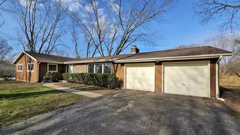 520 James Ct, Algonquin, IL 60102