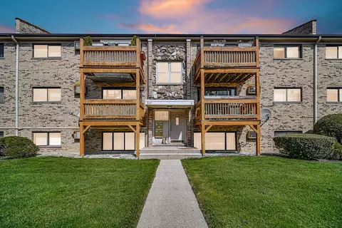 5117 N East River Rd #3D, Chicago, IL 60656