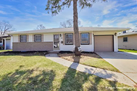 1005 Woodland Dr, Wheeling, IL 60090