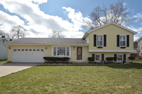5105 W Greenbrier Dr, Mchenry, IL 60050